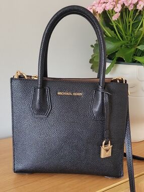 🍒 Michael Kors Black Leather Mercer Crossbody Bag